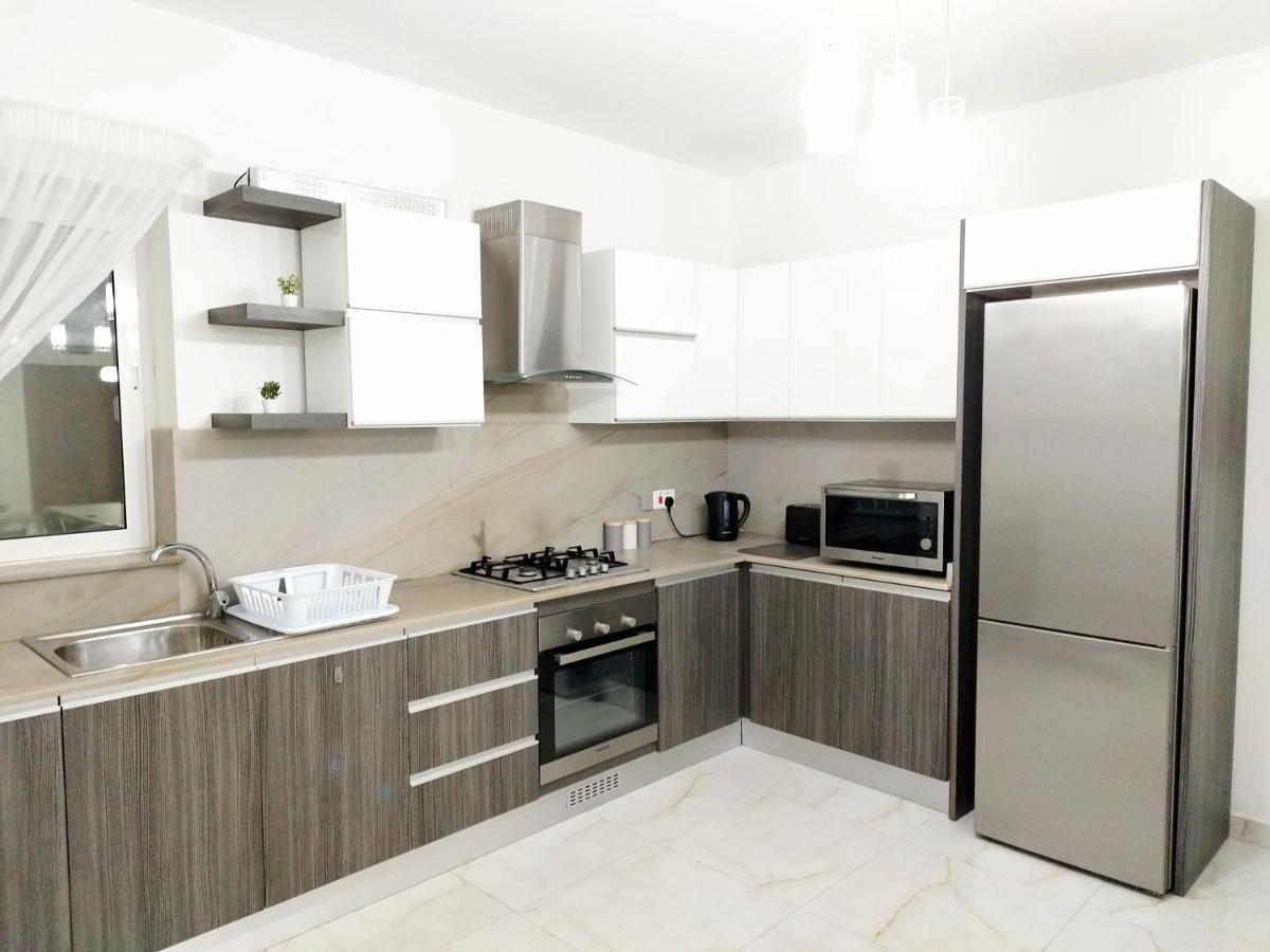 Large And Modern Apartment In The Centre Of Malta Mosta Exterior photo